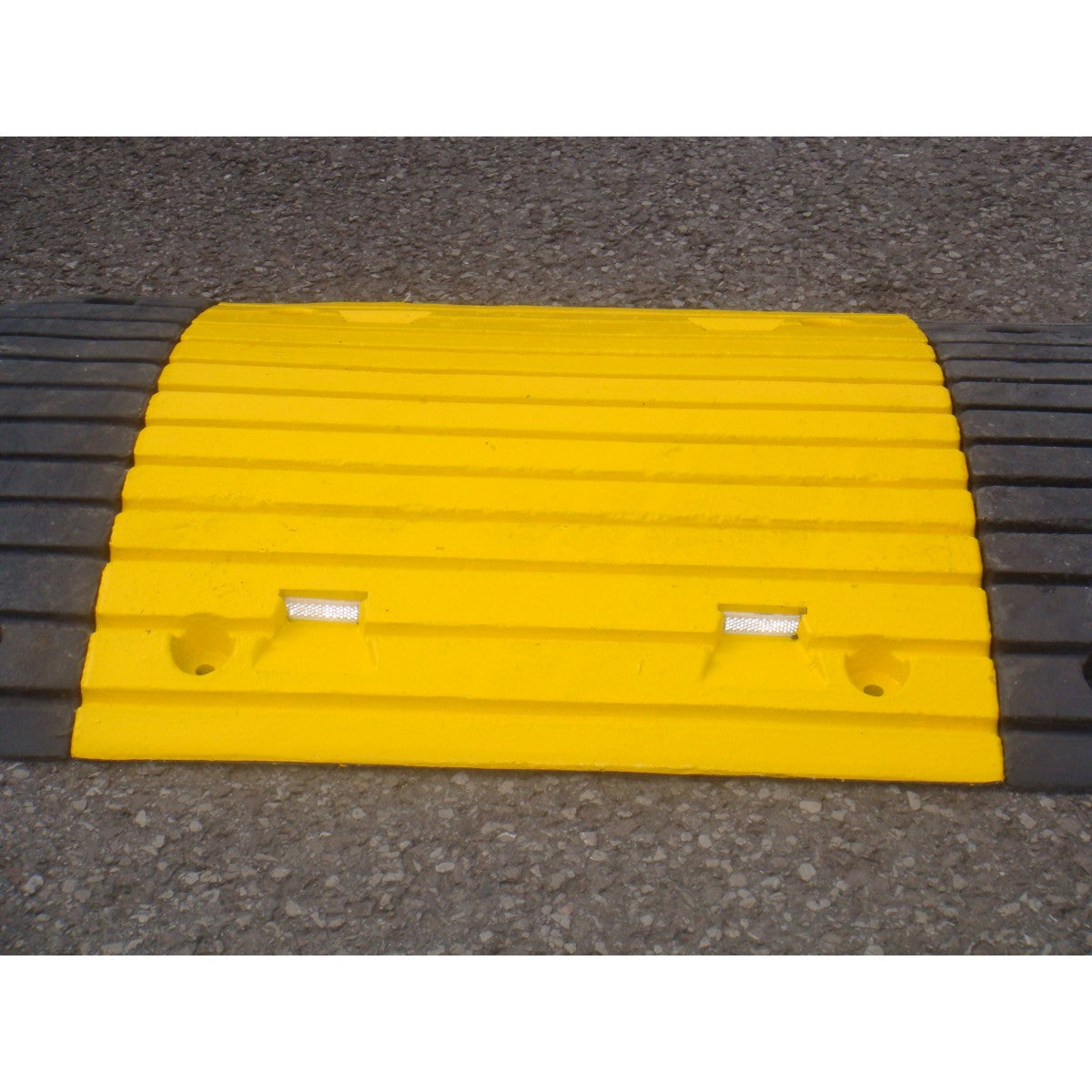 50mm Heavy Duty Speed Bump Kit – 10mph Traffic Calming Solution | Durable & Visible | Includes Fixings