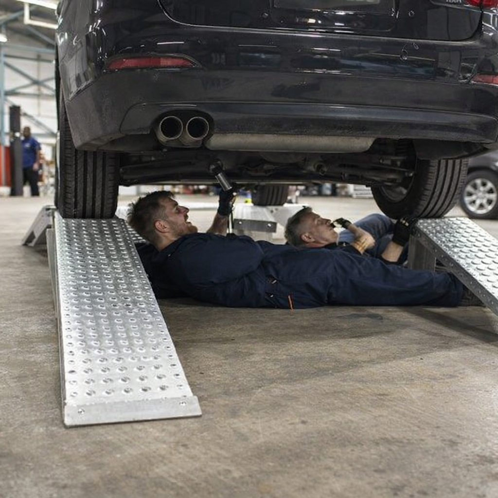Car Ramps – 2500mm x 415mm – 1678kg Capacity – Vehicle Access