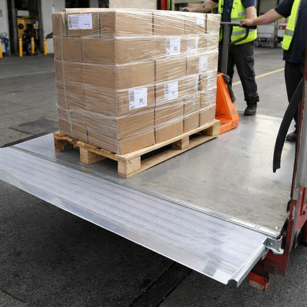 Hinged Tailboard – 1262mm Wide – 4170kg Capacity – Lorry & Loading Bay