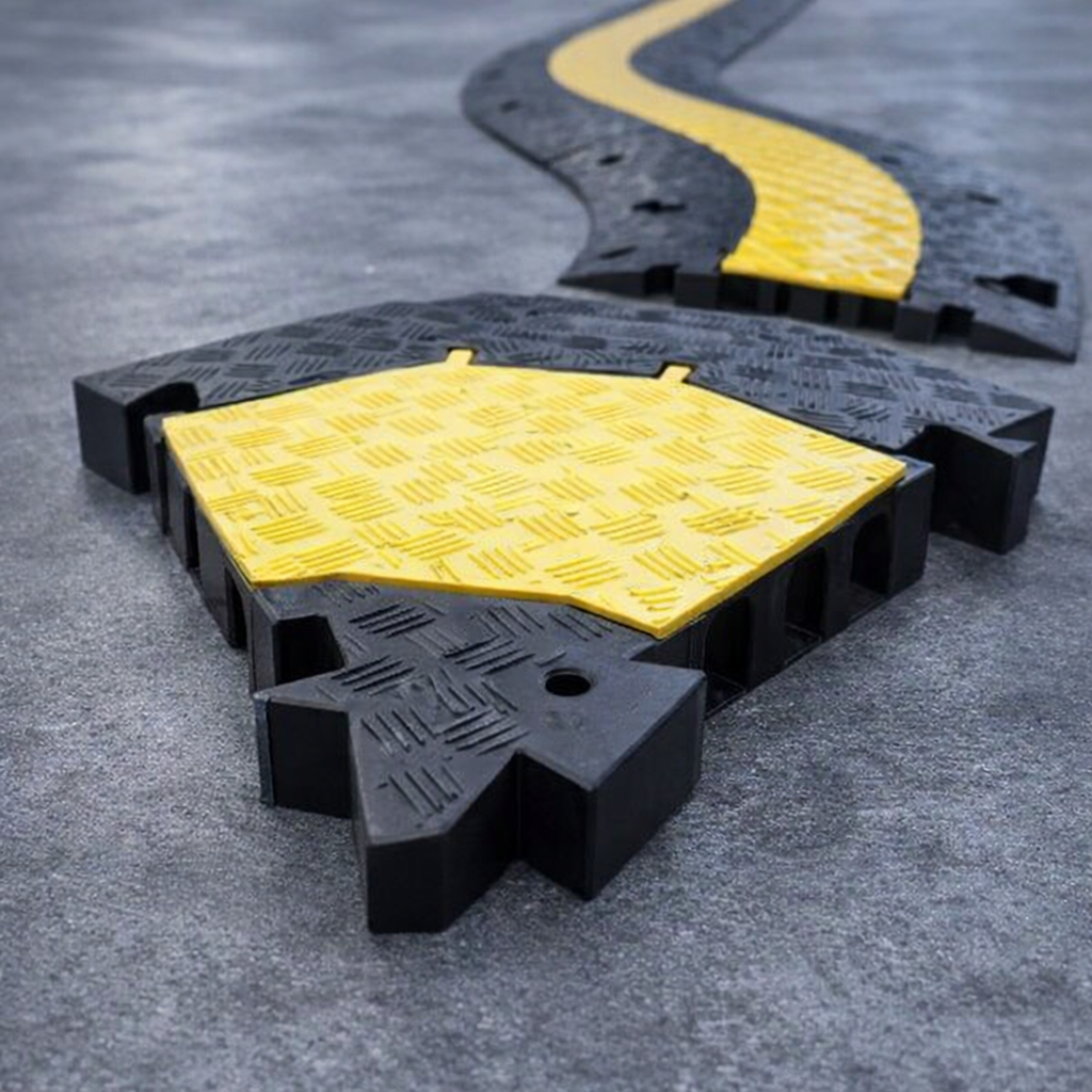 Cable Protector 45° Curve – 3-Channel – 5000kg Capacity – Indoor/Outdoor