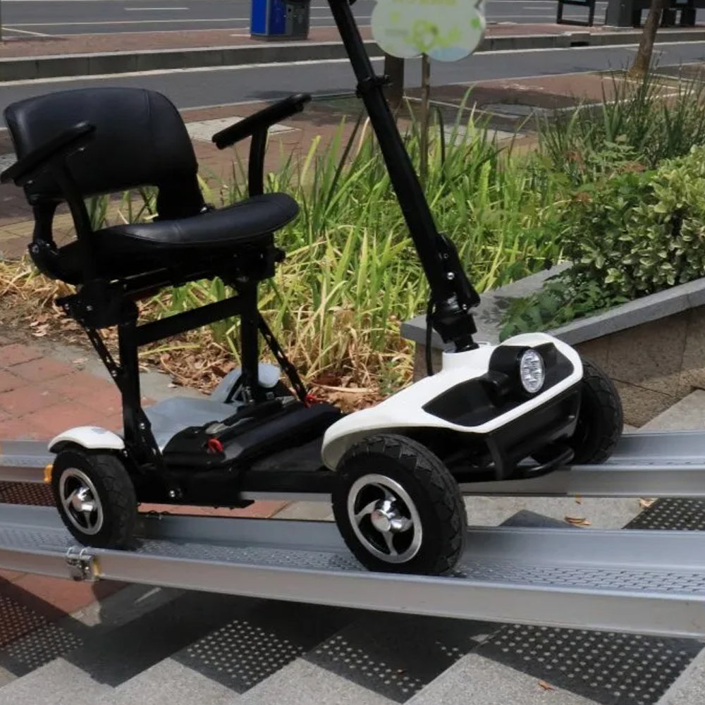 Heavy-Duty Hinged Telescopic Wheelchair Ramp 2