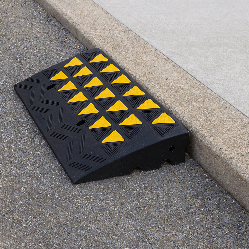 Heavy-Duty Rubber Kerb Ramp (100–200mm Height) 1
