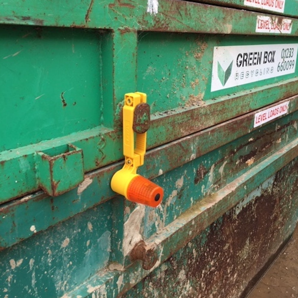 High-Visibility LED Safety Lamp for Stacka Barriers – Rugged, Reliable & Maintenance-Free