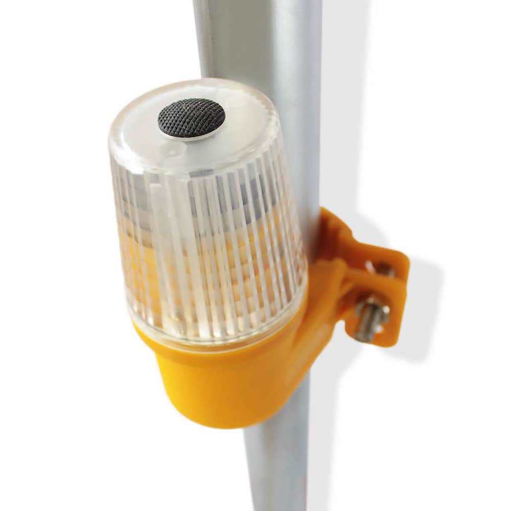 Heavy-Duty Site Safety Lamp – Side Mount | Flashing & Steady Modes | Impact-Resistant | IP54 Weatherproof | Fits Scaffolding, Barriers & HERAS Fencing