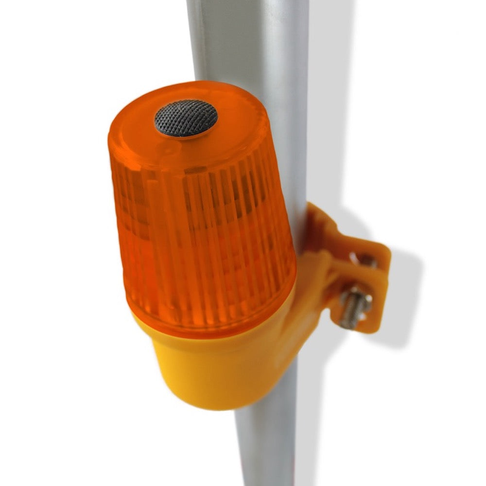 Heavy-Duty Site Safety Lamp – Side Mount | Flashing & Steady Modes | Impact-Resistant | IP54 Weatherproof | Fits Scaffolding, Barriers & HERAS Fencing