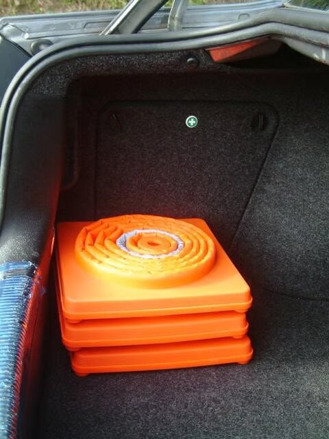 410 mm (16″) Collapsible High-Visibility Safety Cone – Durable Solid Base, Reflective Band, Space-Saving Design