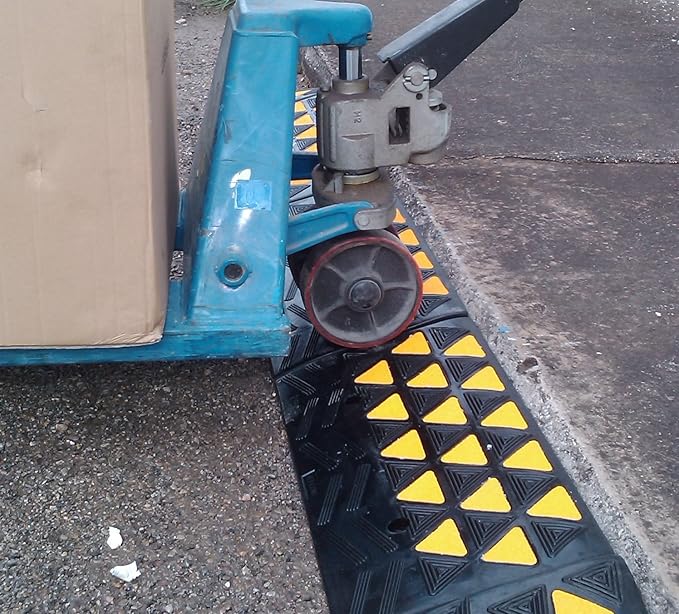 Heavy-Duty Rubber Kerb Ramp (100–200mm Height) – Smooth Access for Vehicles, Trolleys & Wheelchairs