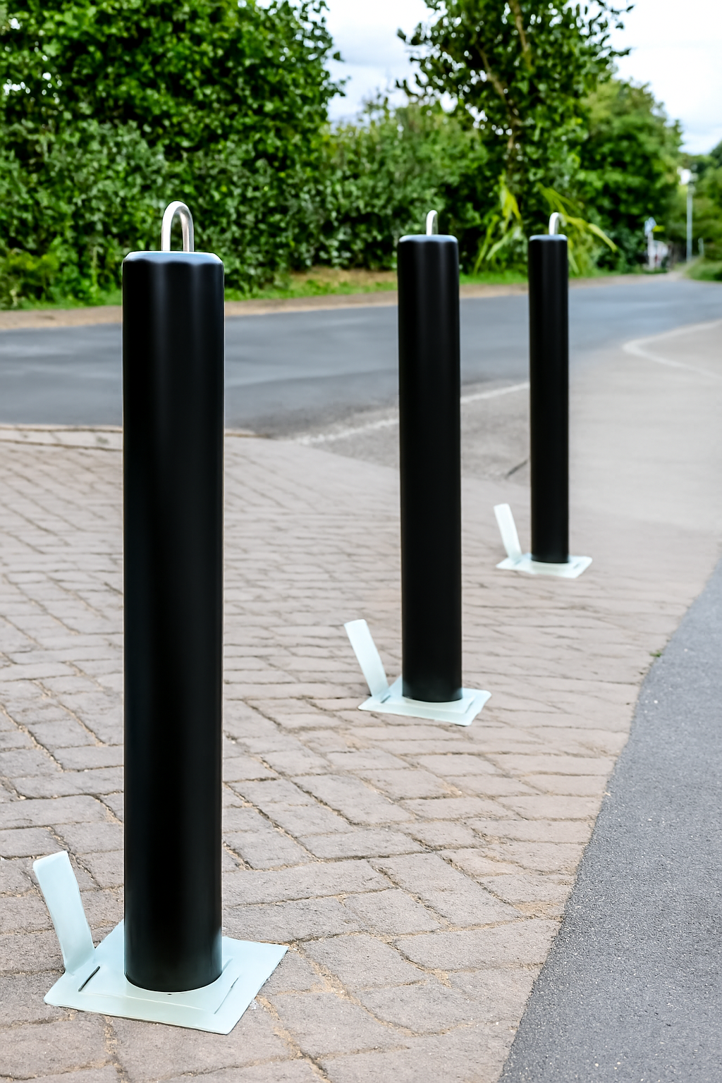 BarriersCo Heavy-Duty Telescopic Parking Post – Anti-Theft Retractable Security Bollard with Integrated Lock, Black Finish