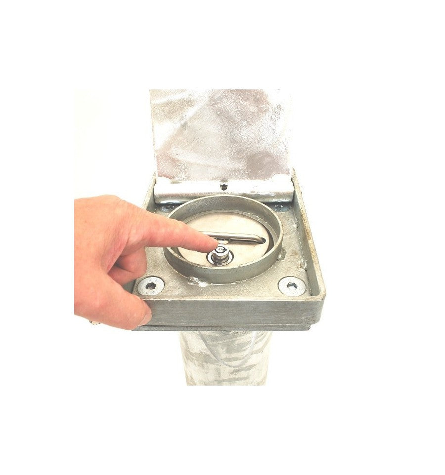 BarriersCo Heavy-Duty Telescopic Parking Post – Anti-Theft Retractable Security Bollard with Integrated Lock, Black Finish