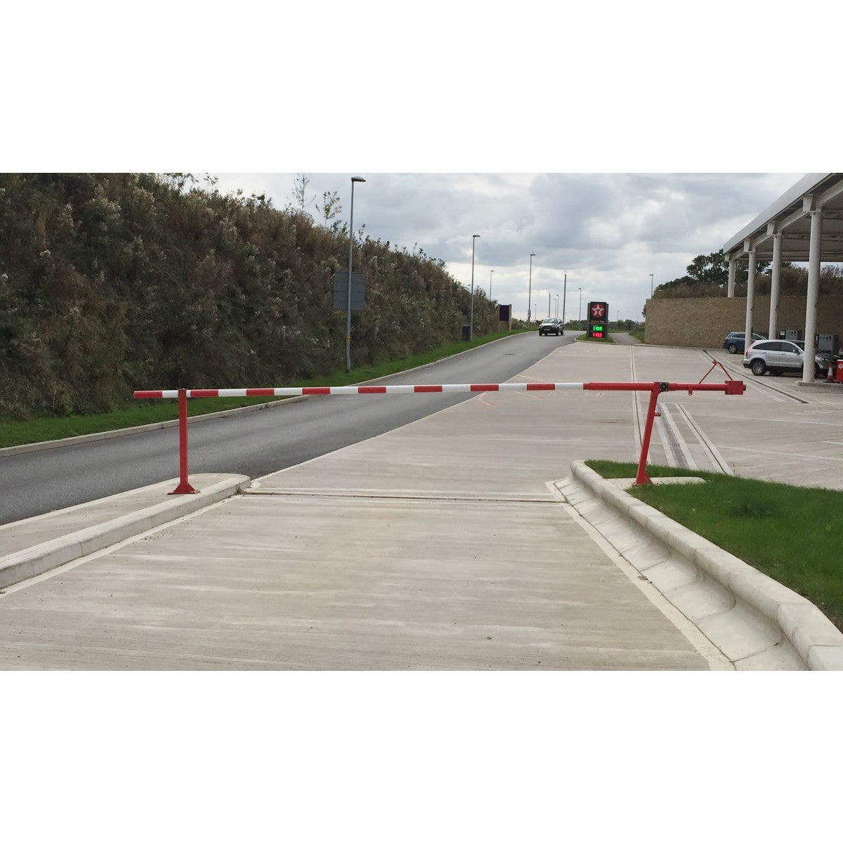 SecureGuard™ Manual Arm Barrier (3–8 Metres) — Heavy-Duty Access Control for Car Parks, Warehouses & Private Roads