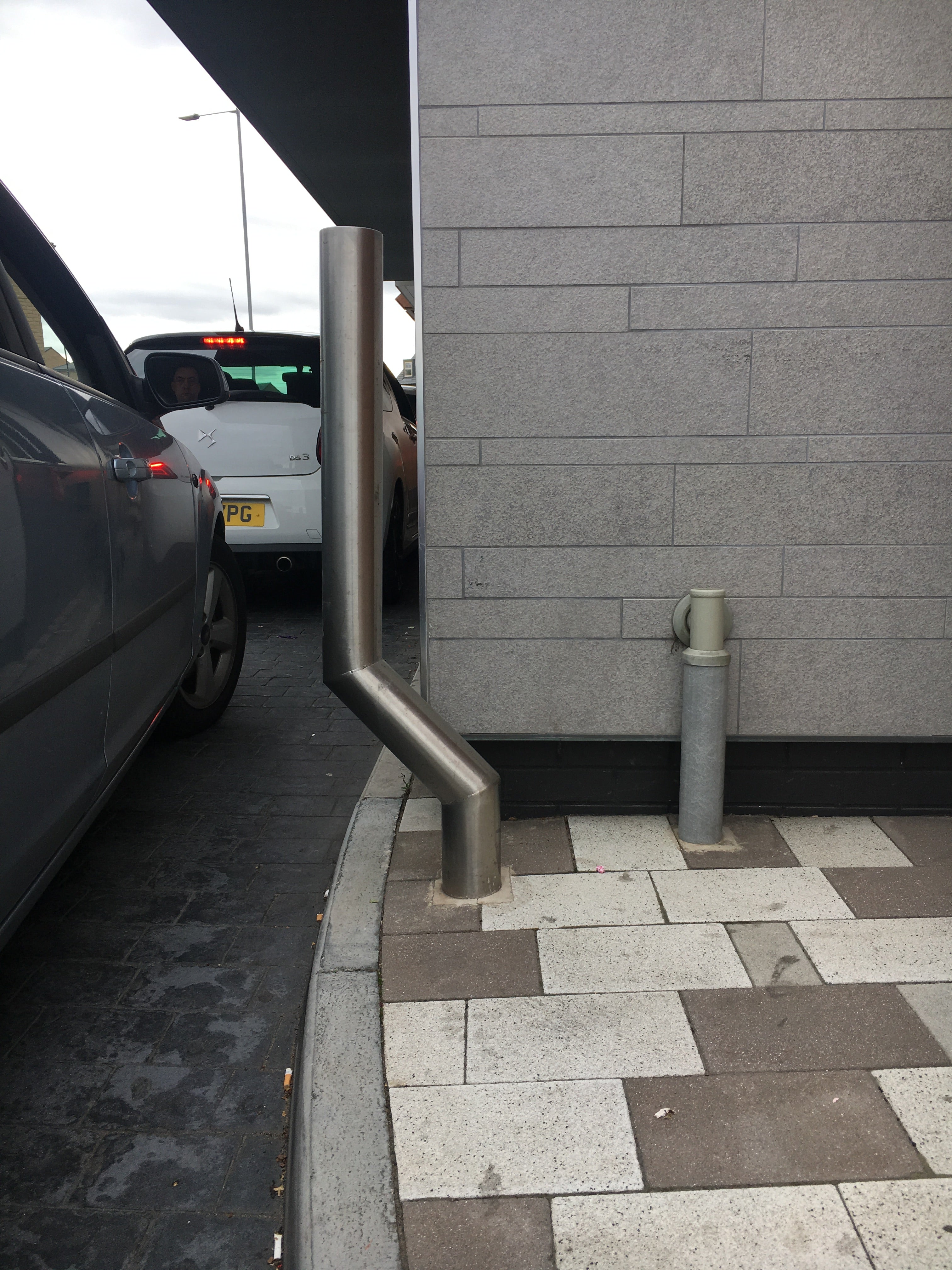 1100mm Cranked Safety Bollard 2