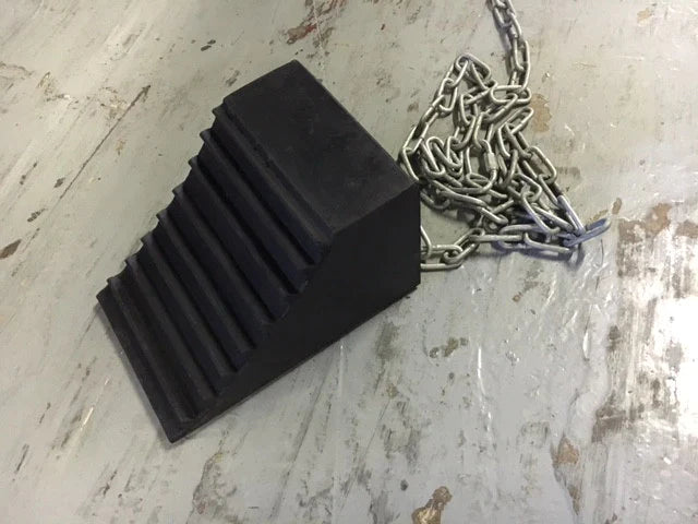 Heavy-Duty Rubber Wheel Chock for HGVs & Trucks – Non-Slip, Industrial-Grade Tyre Stopper for Trailers & Lorries