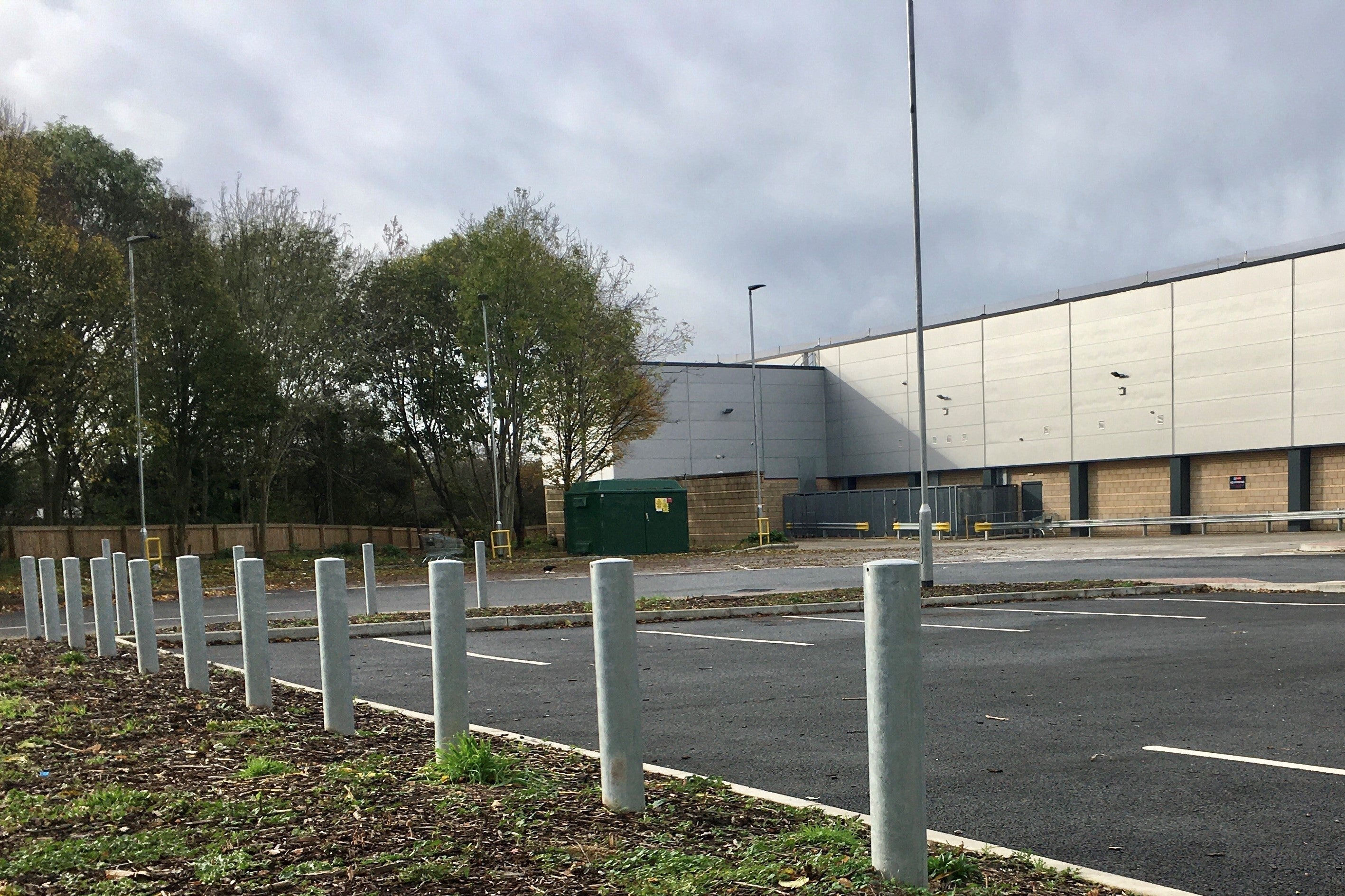 Heavy-Duty Galvanised Steel Bollard – 750mm Above Ground 2