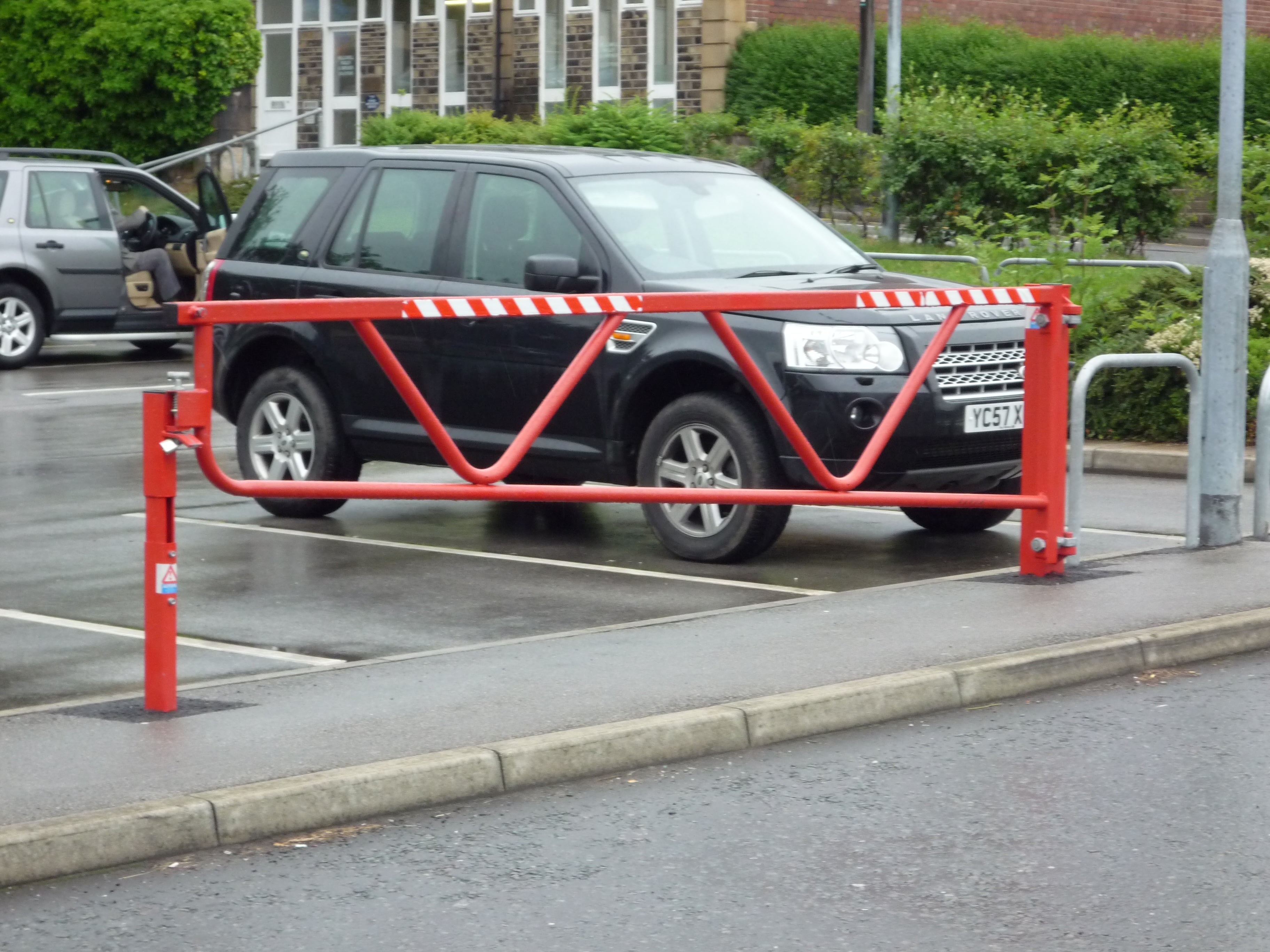 Heavy-Duty Manual Swing Gate – Robust Entry Control for Industrial & Commercial Sites