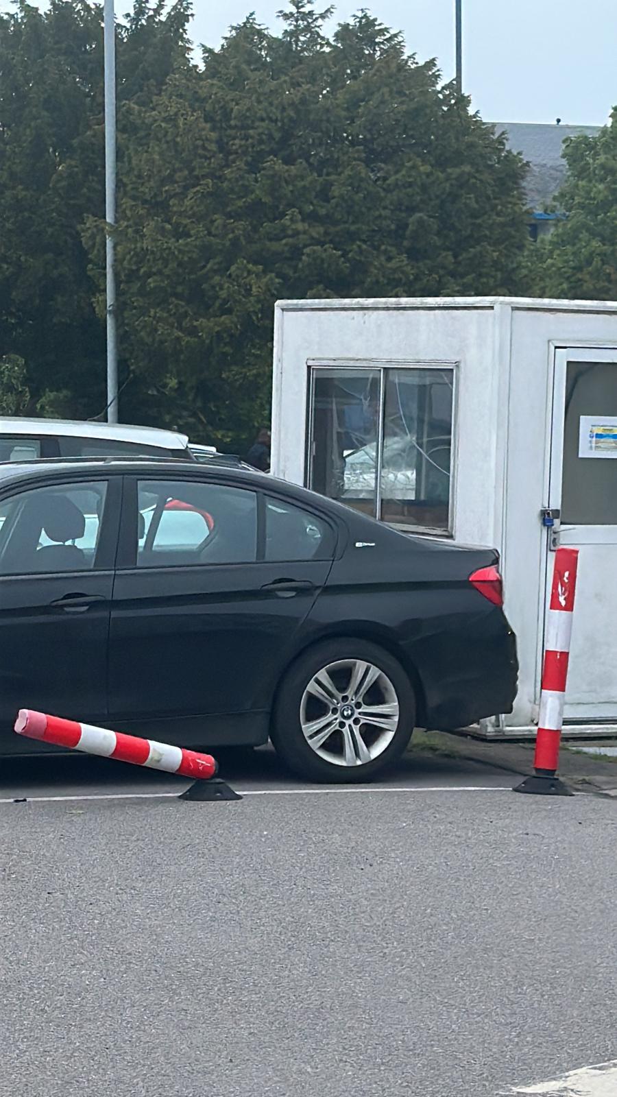 Self-Righting Flexible Traffic Post – High Visibility Safety Bollard for Car Parks & Industrial Sites