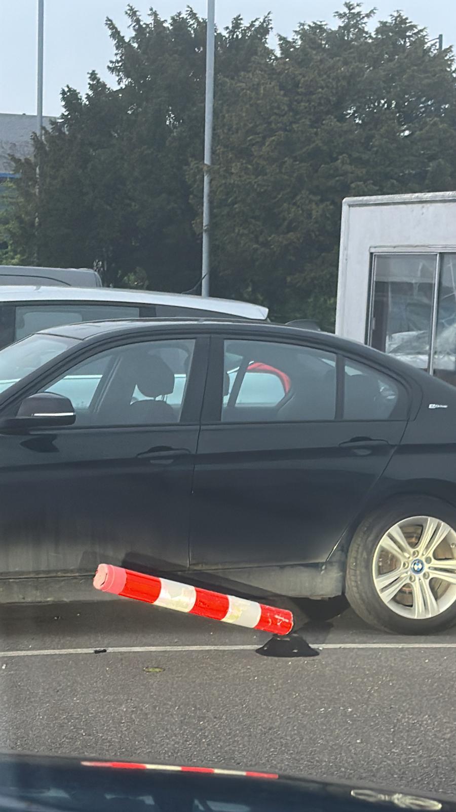 Self-Righting Flexible Traffic Post – High Visibility Safety Bollard for Car Parks & Industrial Sites