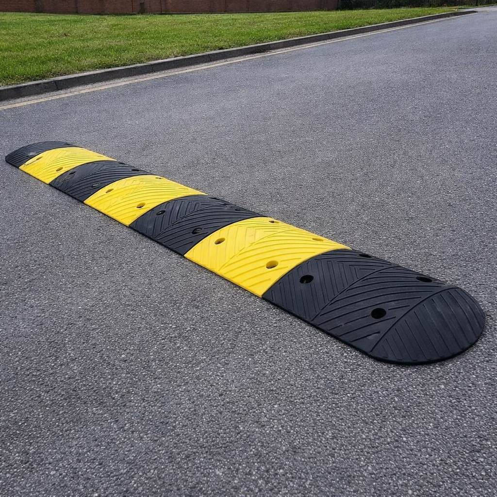 Speed Bump Kit – 75mm High x 3.5M Length – High Visibility – Traffic Control