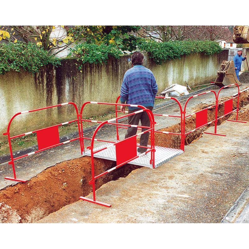 Steel Site Safety Barrier Economical, Reflective, and Easy-to-Deploy Solution