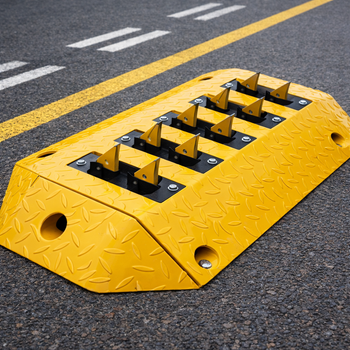 Directional Flow Plate – 105mm High – 15,000kg Capacity – Traffic Management