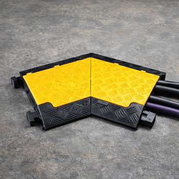 Cable Protector Curve Left – Black/Yellow – 3 Channels – Indoor Use