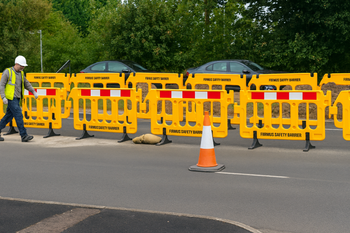 Chapter 8 Compliant Firmus Safety Barrier – 2m Pedestrian & Site Protection Barrier (High-Visibility, Anti-Trip, Stackable, UK-Made)