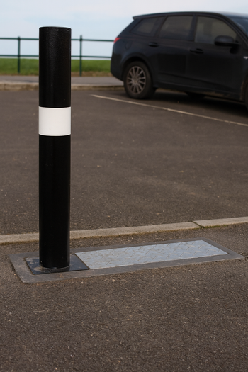 Fold Away (coffin) Black Bollard Post With Reflective White Band