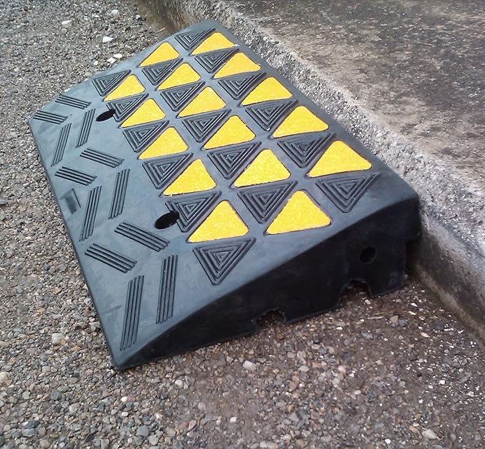 Heavy-Duty Rubber Kerb Ramp (100–200mm Height)  1