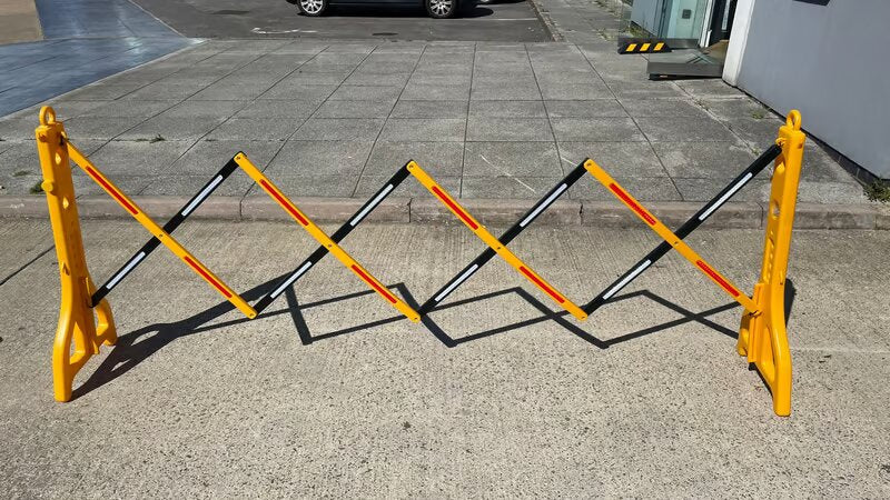 Expandable Plastic Barrier - Yellow/Black with Reflective