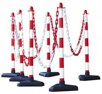 Red/White Chain Post Kit - 6 Posts, 10m Chain, 10 Hooks & 10 Links - Concrete Filled Base