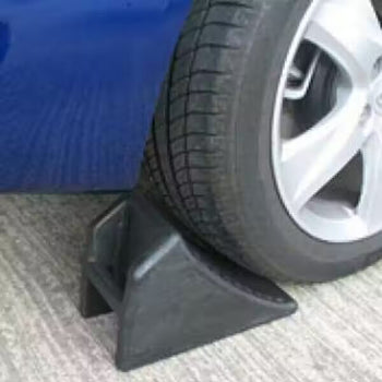 Heavy-Duty Rubber Wheel Chock for LGVs & Industrial Vehicles – Non-Slip, Durable, Weather-Resistant Stopper